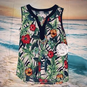 NWT Women’s Sleeveless Hawaiian Blouse